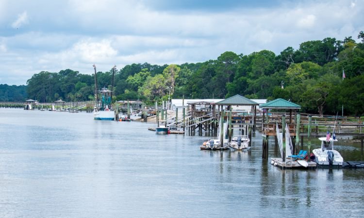 waterfront with boats in bluffton south carolina